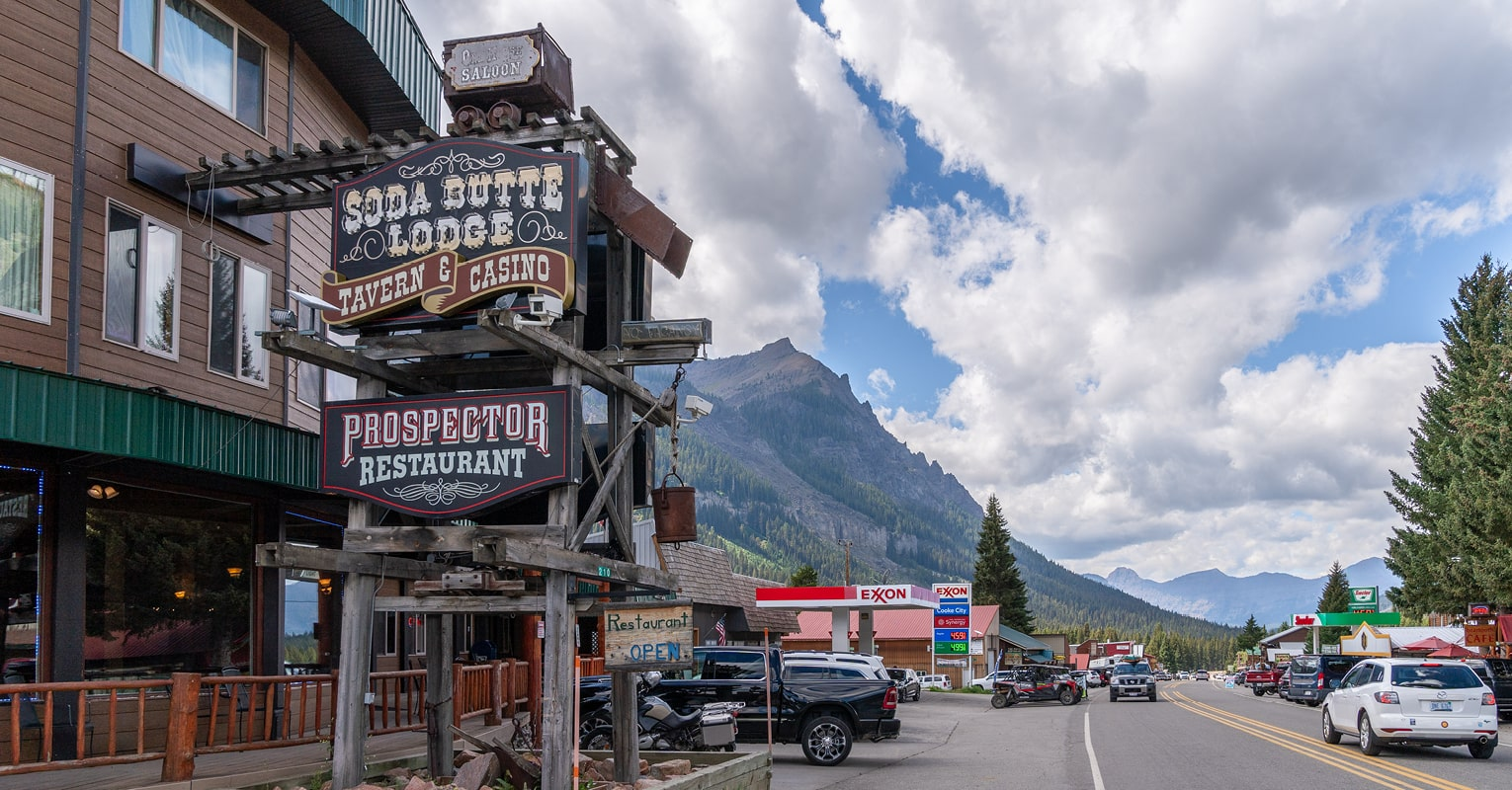 Main street in Montana with mountains in the background